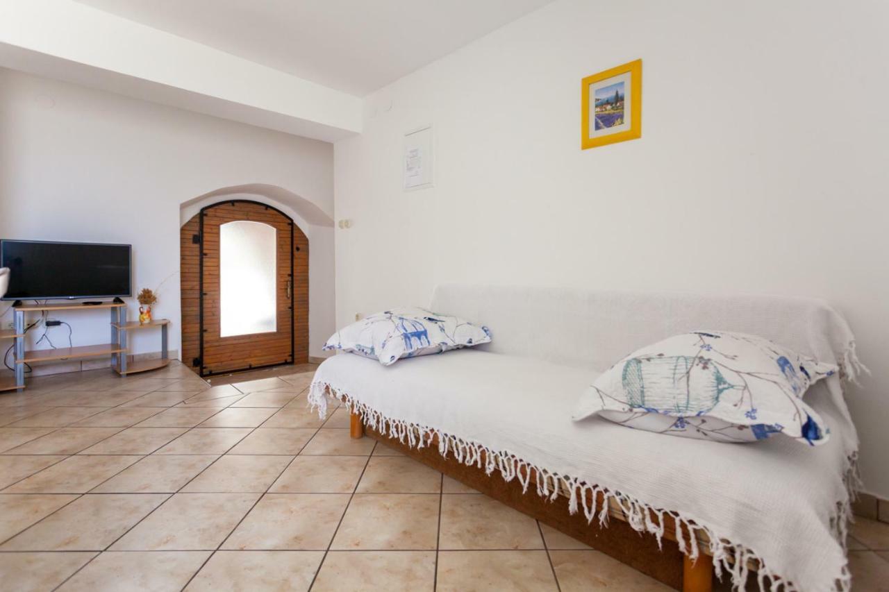 Marina Apartamento Malinska Exterior foto